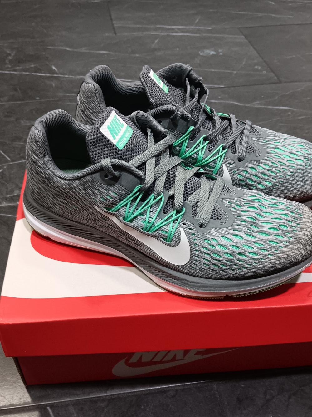 Nike Men’s Gray Sneakers with Teal Accents